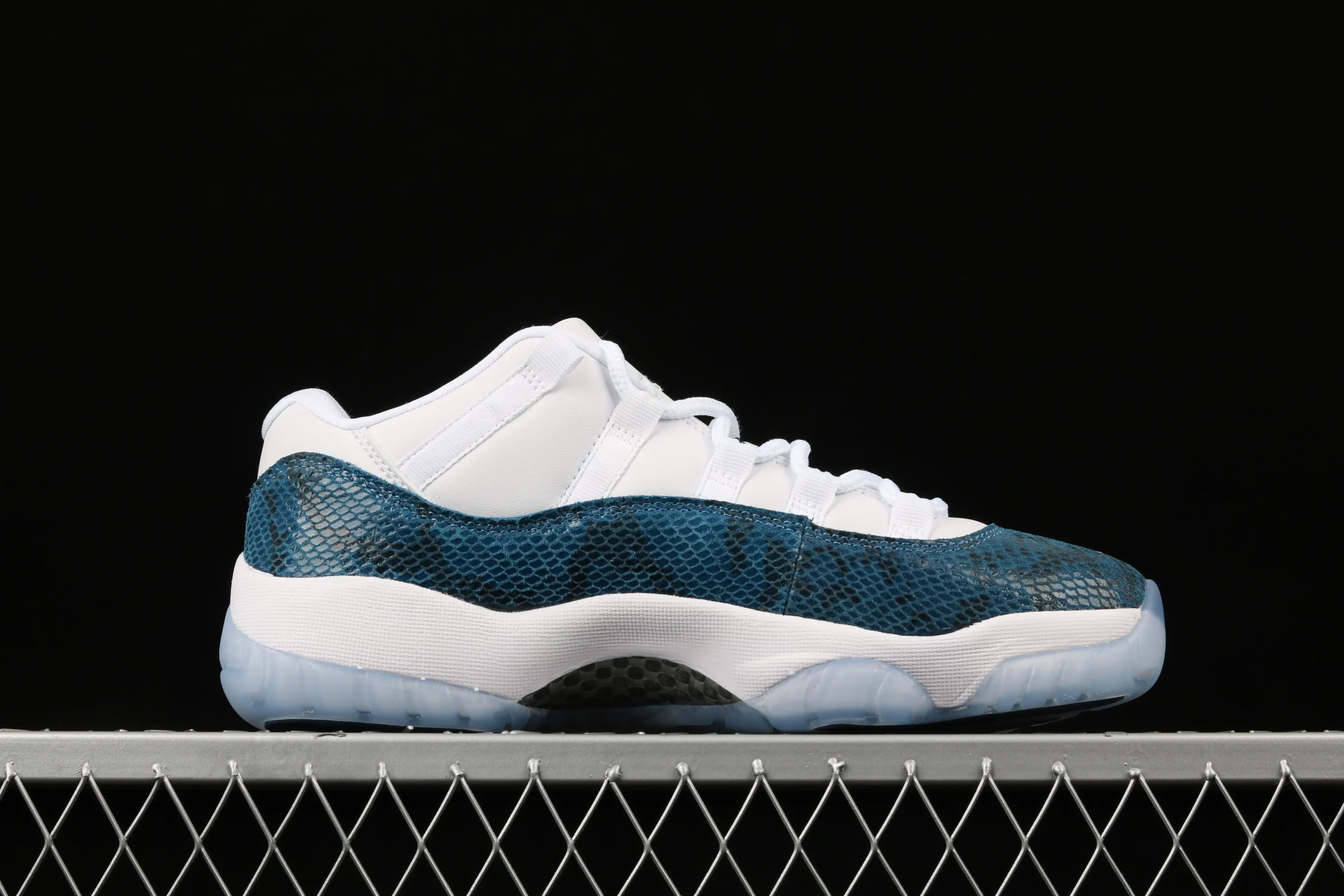 All categories Air Jordan Jordan series basketball shoes Air Jordan 11 Air Jordan 11 Retro Low "Navy Blue Snakeskin" AJ11 Blue Snake Joe 11 low-top basketball shoes CD6846-102